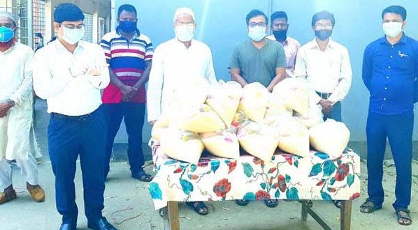 ধামইরহাটে ৬'শ পরিবারের পাশে দাড়ালেন আ’লীগ নেতা ওবায়দুল হক সরকার