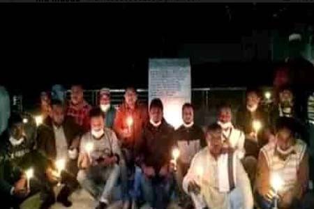 যশোর মুক্ত দিবসে বেনাপোলে মুক্তিযুদ্ধ স্মৃতি স্তম্ভে প্রদীপ প্রজ্জ্বলন