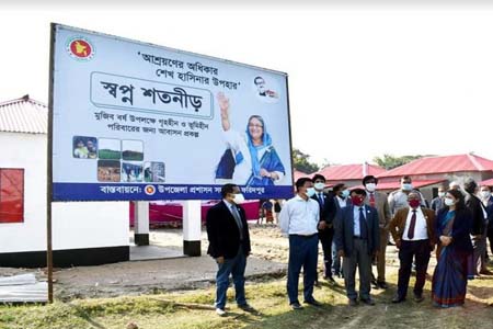 ফরিদপুরে স্বপ্ন শতনীড় পরিদর্শনে প্রকল্প পরিচালক মোঃ মাহবুব হোসেন