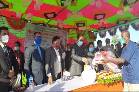 পঞ্চগড়ে ৮৫টি পরিবারের মাঝে শীতবস্ত্র ও শুকনা খাবার বিতরণ বিভাগীয় কমিশনারের