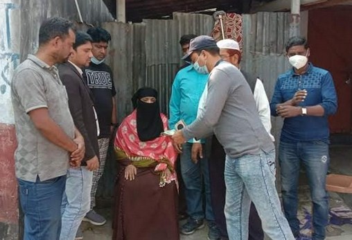 বেনাপোলে অসহায় এক নারীর পাশে জাতীয় সাংবাদিক সংস্থা