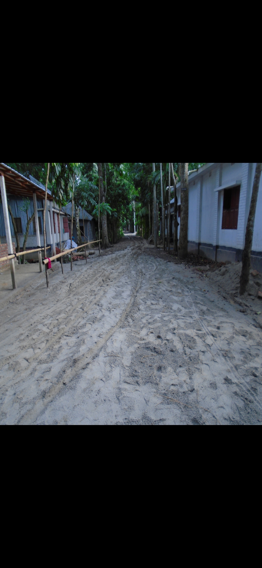 রাস্তার বেহাল দশায় নিশ্চিন্তপুর গ্রামবাসীর দাবী গ্রামের কাচা রাস্তায় কার্পেটিং চাই