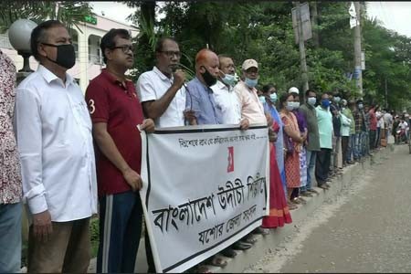 ফেনীতে ধর্ষণ বিরোধী লংমার্চে হামলার প্রতিবাদে যশোরে মানববন্ধন