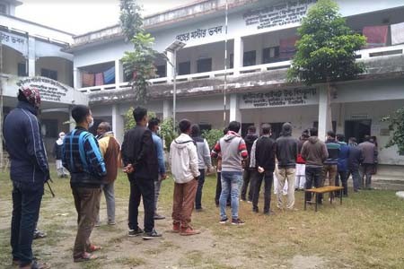 রাণীনগর উপজেলা পরিষদ উপ-নির্বাচনের ভোট গ্রহণ চলছে; বিএনপি ও স্বতন্ত্র প্রার্থীর নানান অভিযোগ