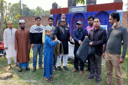 ঝিনাইদহে মাদ্রাসা শিক্ষার্থীদের মাঝে কম্বল বিতরণ