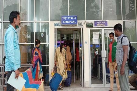 বেনাপোলে স্বদেশ প্রত্যাবাসেন ৮ নারীকে ফেরত