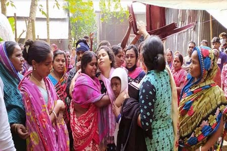 কালকিনিতে পুত্রবধুর যন্ত্রনায় বৃদ্ধা শ্বাশুড়ির আত্মহত্যা