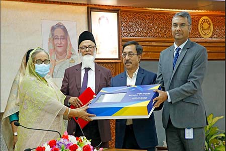 প্রধানমন্ত্রীর ত্রাণ ও কল্যাণ তহবিলে ব্র্যাক ব্যাংক এর কম্বল প্রদান