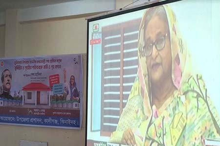 মাথা গোজার ঠাই পেলেন কালীগঞ্জের ১২ টি ভূমিহীন পরিবার
