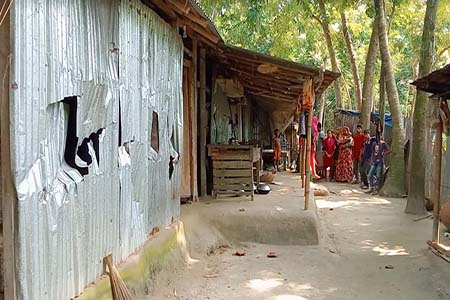 শৈলকুপায় বাড়ীঘর ভাংচুর