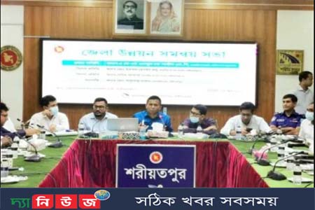 মানুষের দৃষ্টি পদ্মার পাড়ে