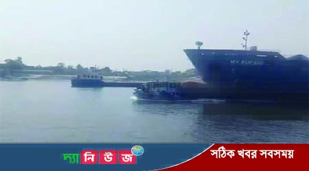 শীতলক্ষ্যা নদীতে কার্গো জাহাজের ধাক্কায় যাত্রীবাহী লঞ্চডুবি