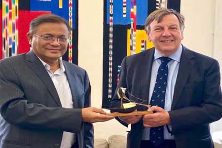 তথ্য ও সম্প্রচার মন্ত্রীর বৈঠক