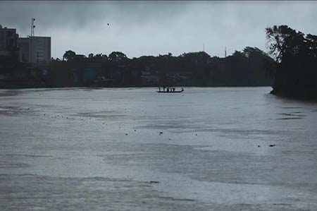 বিপৎসীমার উপরে সুরমা নদীর পানি