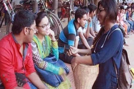 সব কাজকে সমানভাবে গুরুত্ব দিয়ে চলো কিছু একটা করি -স্মার্ট বাদাম বিক্রেতা তাহমিনা