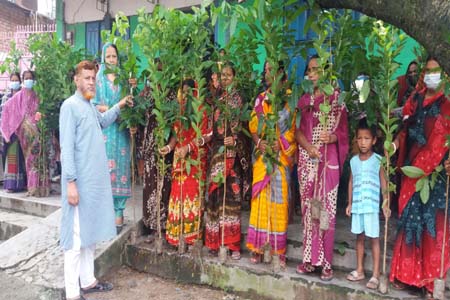 https://thenewse.com/wp-content/uploads/Taraganj-Tree-plantation.jpg