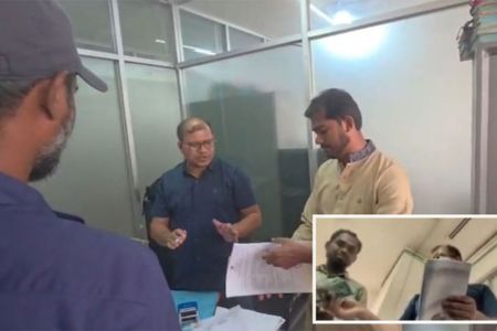 প্রতিমন্ত্রীর নির্দেশে ওয়েজ আর্নার্স কল্যাণ বোর্ডের দুই কর্মচারী  এবং প্রবাসী কল্যাণ ব্যাংকের এক কর্মচারীকে সাময়িক বরখাস্ত