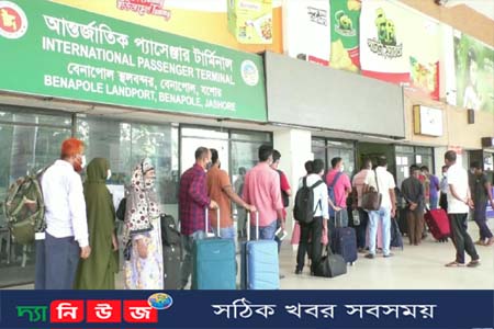 দীর্ঘ ২ বছর পর বেনাপোল দিয়ে সড়ক পথে ট্যুরিস্ট ভিসায় যাত্রী যাতায়াত শুরু