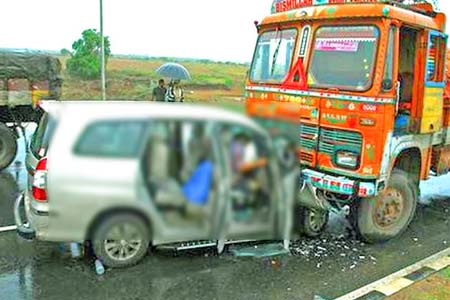 শার্শায় ট্রাকের ধাক্কায় সিএনজি চালকসহ ২জন নিহত 