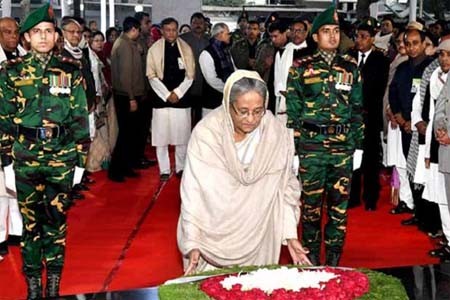 ৭ মার্চে বঙ্গবন্ধুর প্রতিকৃতিতে প্রধানমন্ত্রীর শ্রদ্ধা