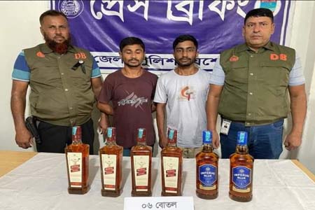 বেনাপোলে ডিবির অভিযানে বিদেশি মদসহ দুই মাদক ব্যবসায়ী আটক