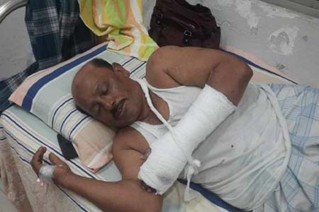 ইউপি সচিবকে মারধরের অভিযোগ