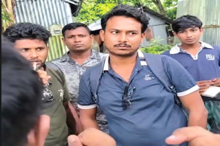 সাংবাদিক পরিচয়ে ৩০ হাজার টাকা চাঁদা দাবির অভিযোগে স্থানীয়দের হাতে আটক উজ্জ্বল মণ্ডল