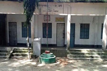 ঝিকরগাছার পল্লীর মাদ্রাসার বিরুদ্ধে মামলা থাকাপরও নিয়োগ বোর্ড অনুষ্ঠিত