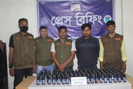 মাদক ব্যবসায়ী আটক