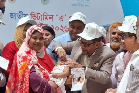 ভিটামিন ‘এ’ ক্যাপসুল খাওয়ানো শুরু-ক্যাম্পেইনের উদ্বোধন করলেন স্বাস্থ্যমন্ত্রী