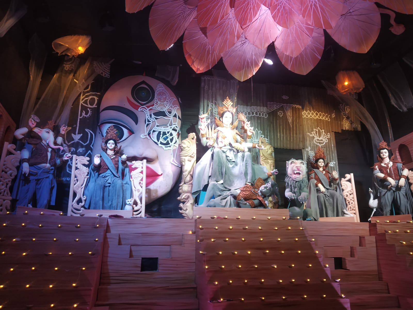 প্রতিমা বিসর্জনের মধ্য দিয়ে শেষ হচ্ছে শারদীয় দুর্গাপূজা