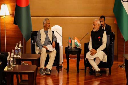 ভারতের প্রধানমন্ত্রীর সাথে প্রধান উপদেষ্টার বৈঠক