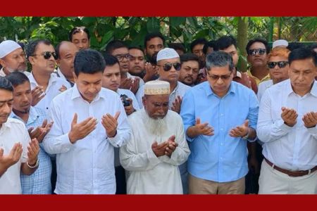 আবু সাঈদের বাড়ি ও কবরস্থানের উন্নয়নে এক কোটি টাকা দেওয়ার ঘোষণা