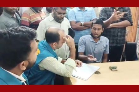 কালীগঞ্জ সাব-রেজিস্ট্রি অফিসে দুদকের অভিযান, ৪৩০০ টাকা উদ্ধার, জরিমানা ২০০