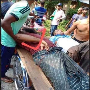 দুই মোটর সাইকেলের মুখোমুখি সংঘর্ষ