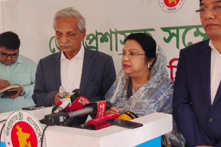 কক্সবাজারকে আরও পরিষ্কার-পরিচ্ছন্ন রাখতে ডিসিদের নির্দেশ বিমান মন্ত্রীর