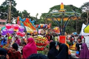 আগৈলঝাড়ায় শত বছরের লক্ষ্মীদশহরা মেলা অনুষ্ঠিত