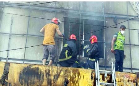 উত্তরায় রেস্তোরাঁতে আগুন, নিয়ন্ত্রণে ১২ ইউনিট