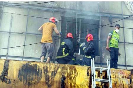 উত্তরায় রেস্তোরাঁতে আগুন, নিয়ন্ত্রণে ১২ ইউনিট
