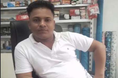 বিমান কর্মকর্তার বাড়িতে ডাকাতি