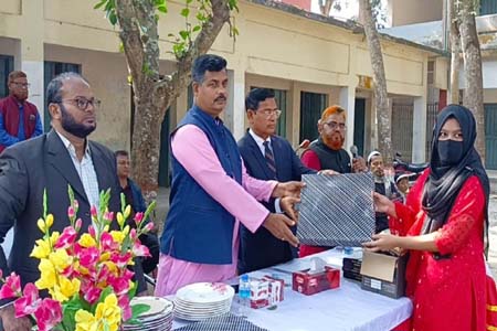 উত্তীর্ণ কৃতি শিক্ষার্থীদের সংবর্ধনা