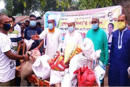 বেনাপোলে’ সাংসদ শেখ আফিল উদ্দিন’র উদ্যোগে ৭৫০ পরিবারের মধ্যে খাদ্যের সহযোগিতা