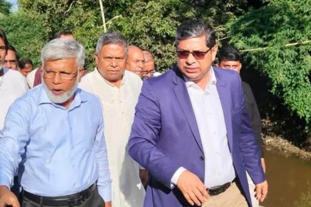 প্রধানমন্ত্রীর নির্দেশে গাজীপুরের রাজাবাড়ী-দমদমা সড়ক পরিদর্শনে প্রতিমন্ত্রী মীর শাহে আলম