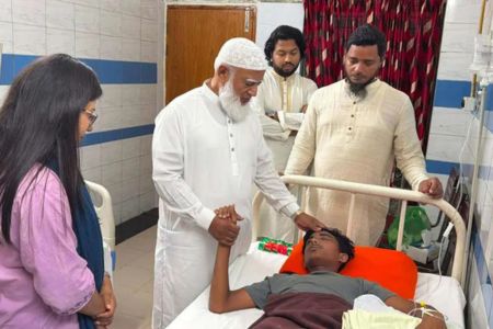 হবিগঞ্জে চোখ হারানো আলিফকে দেখতে হাসপাতালে জামায়াতের আমির