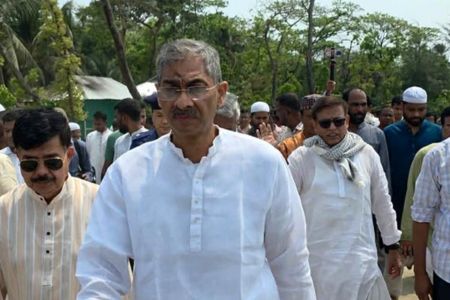 মেঘনার ভাঙনে অনেক মানুষ নিঃস্ব,৬২ কিলোমিটার বাঁধ নির্মাণের পরিকল্পনা সরকারের - পানিসম্পদ মন্ত্রী