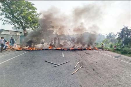 মহাসড়ক অবরোধ, থমকে গেল ঢাকা-খুলনা যোগাযোগ