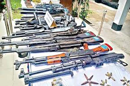 গণ-অভ্যুত্থানে লুট হওয়া অস্ত্র