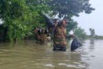 পার্বত্য চট্টগ্রামসহ বন্যাকবলিত এলাকায় সেনাবাহিনীর মানবিক সহায়তা অব্যাহত