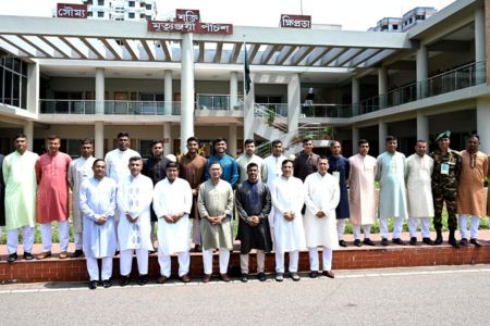 সেনা সদস্যদের সঙ্গে ঈদুল আযহার আনন্দ ভাগাভাগি ও শুভেচ্ছা বিনিময় প্রধানমন্ত্রীর