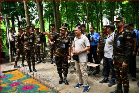 সেনাবাহিনীর গ্রীষ্মকালীন মহড়া আকস্মিক পরিদর্শনে প্রধানমন্ত্রী